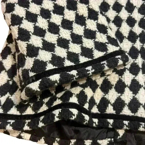 Trina Turk Wool Blend Jacket Size 4 Tweed Preppy Velvet Trim Bows Chic Career - Picture 3 of 10